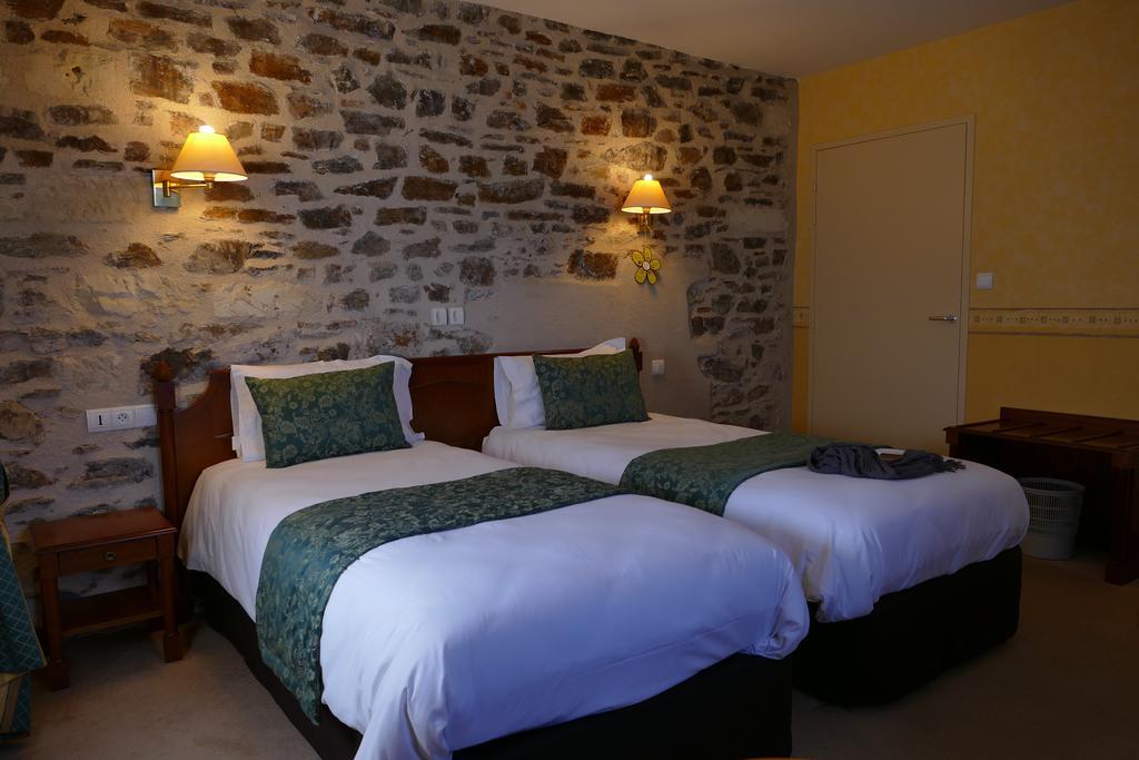 Logis Hotels Le Champalud Restaurant La Citadelle Oree-d'Anjou Szoba fotó