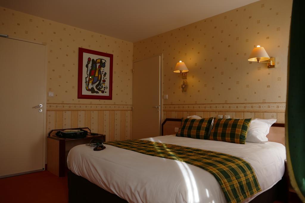 Logis Hotels Le Champalud Restaurant La Citadelle Oree-d'Anjou Szoba fotó