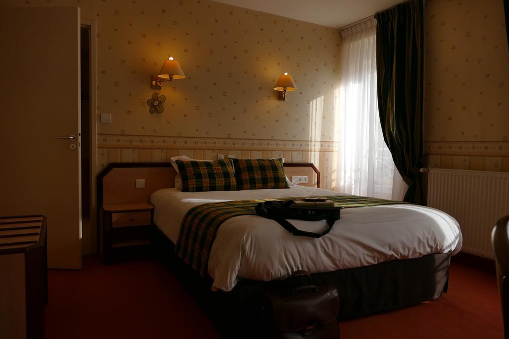 Logis Hotels Le Champalud Restaurant La Citadelle Oree-d'Anjou Szoba fotó