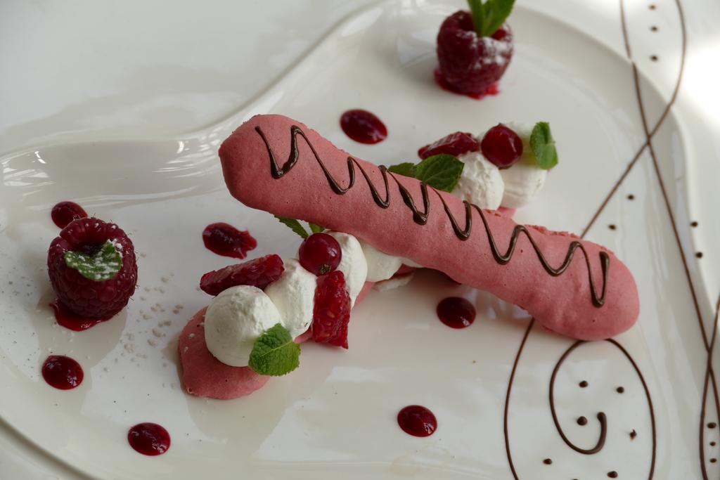 Logis Hotels Le Champalud Restaurant La Citadelle Oree-d'Anjou Kültér fotó