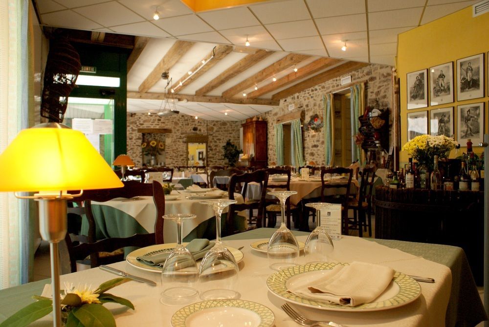 Logis Hotels Le Champalud Restaurant La Citadelle Oree-d'Anjou Kültér fotó