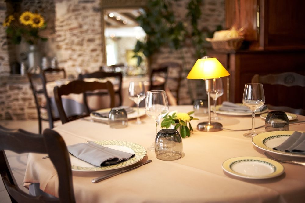 Logis Hotels Le Champalud Restaurant La Citadelle Oree-d'Anjou Kültér fotó