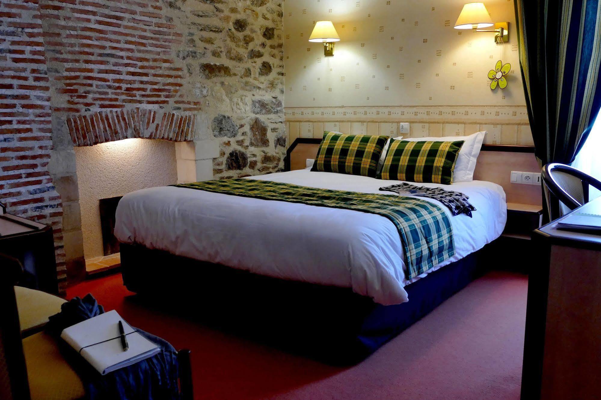 Logis Hotels Le Champalud Restaurant La Citadelle Oree-d'Anjou Kültér fotó